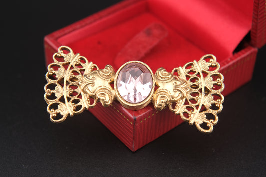 ❤️ Vintage 1928 Bow Brooch – Gold-Tone Filigree with Pink Glass Stone