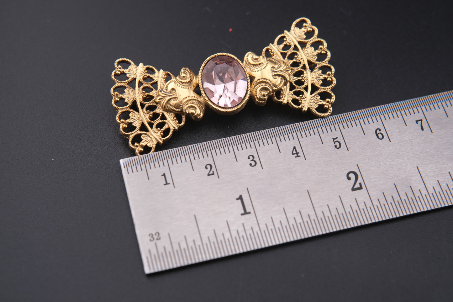 ❤️ Vintage 1928 Bow Brooch – Gold-Tone Filigree with Pink Glass Stone