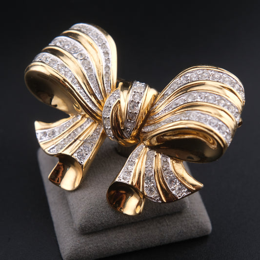 ❤️ Vintage Gold Tone Rhinestone Sculptural Bow Brooch Large Dimensional Ribbon Pin