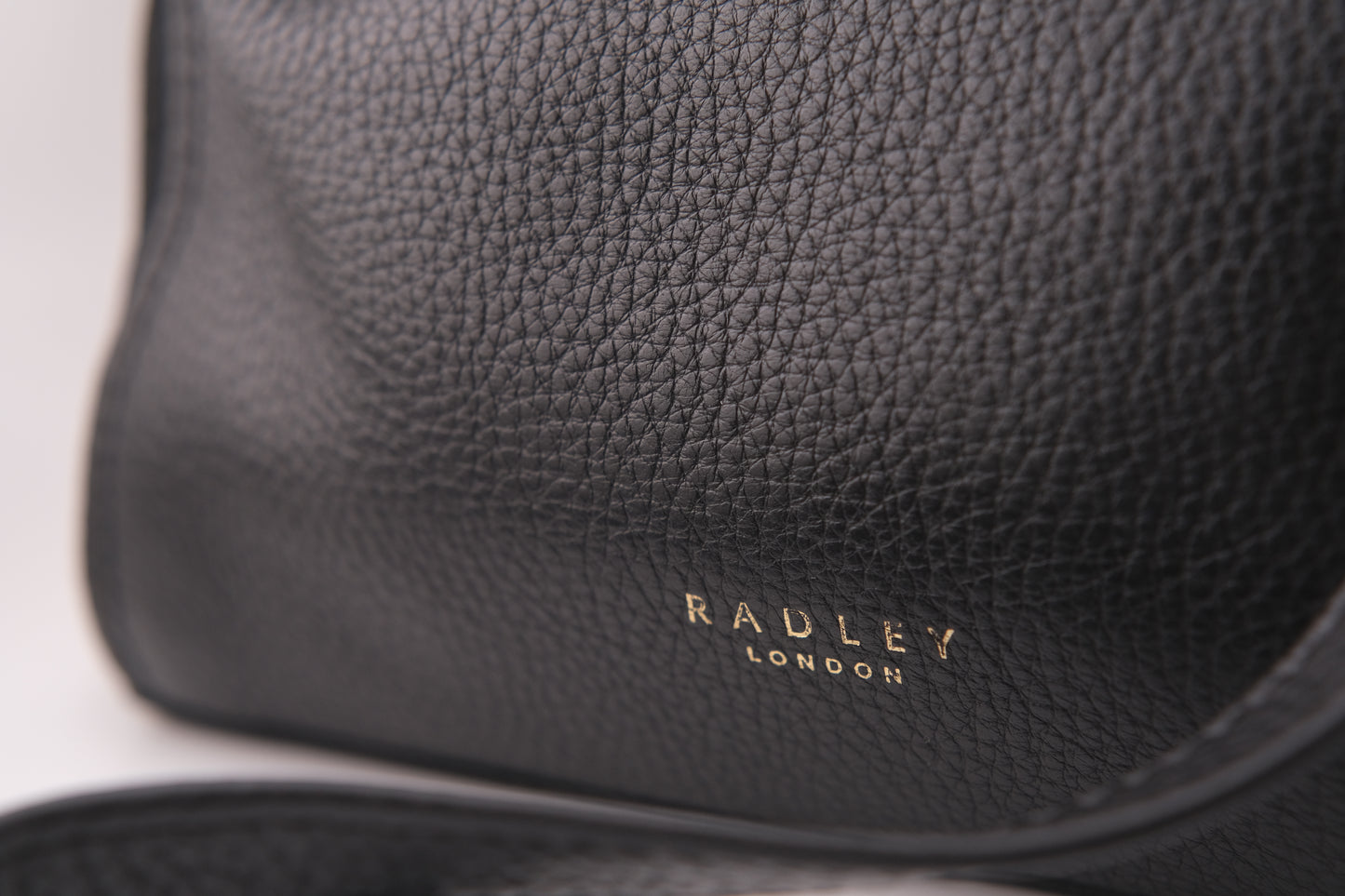 ❤️ Vintage RADLEY London Medium Black Pebbled Leather Crossbody Bag