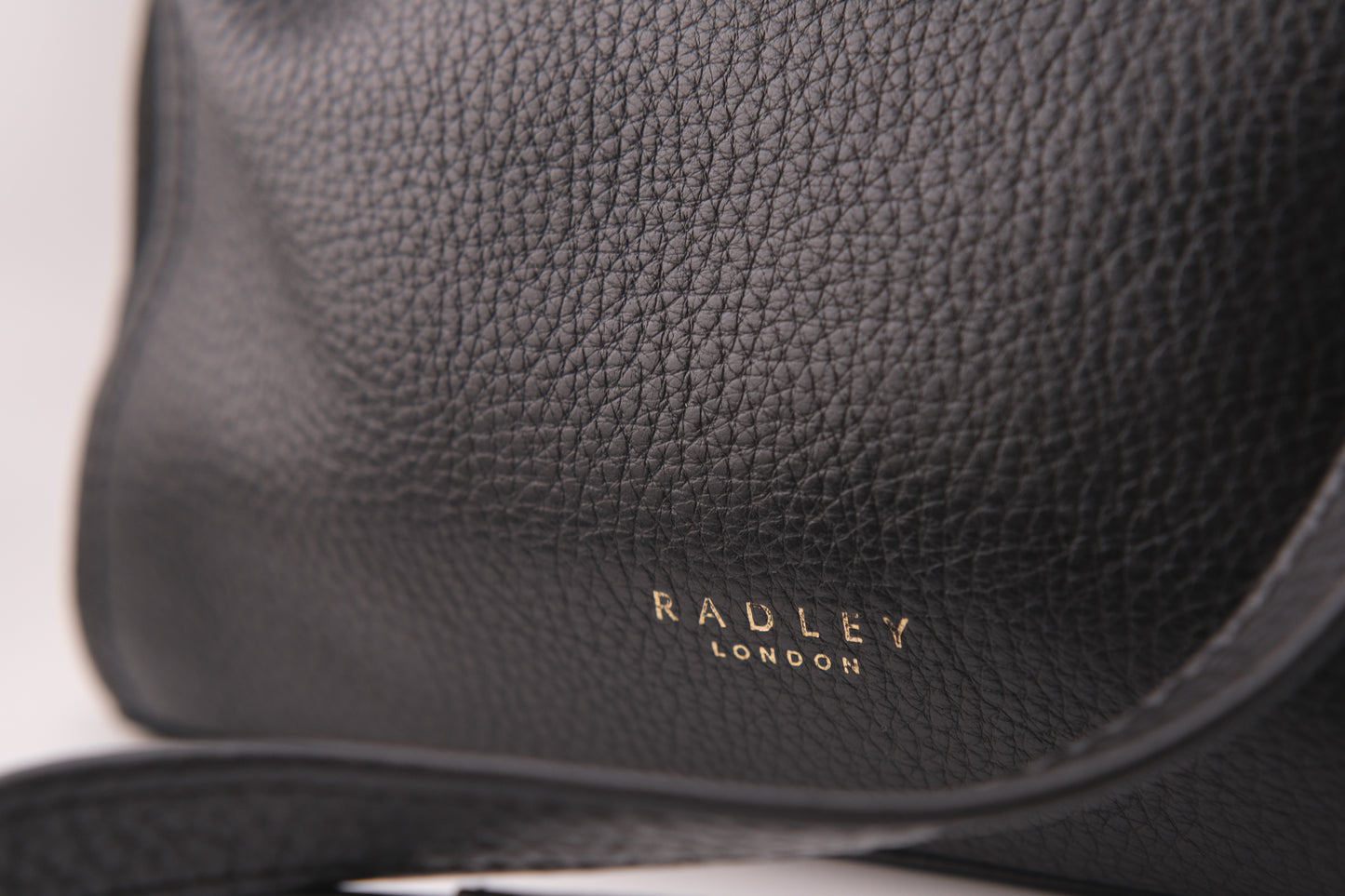 ❤️ Vintage RADLEY London Medium Black Pebbled Leather Crossbody Bag