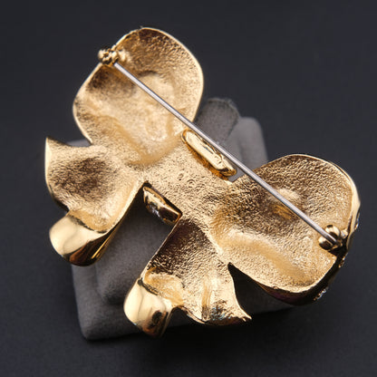 ❤️ Vintage Gold Tone Rhinestone Sculptural Bow Brooch Large Dimensional Ribbon Pin