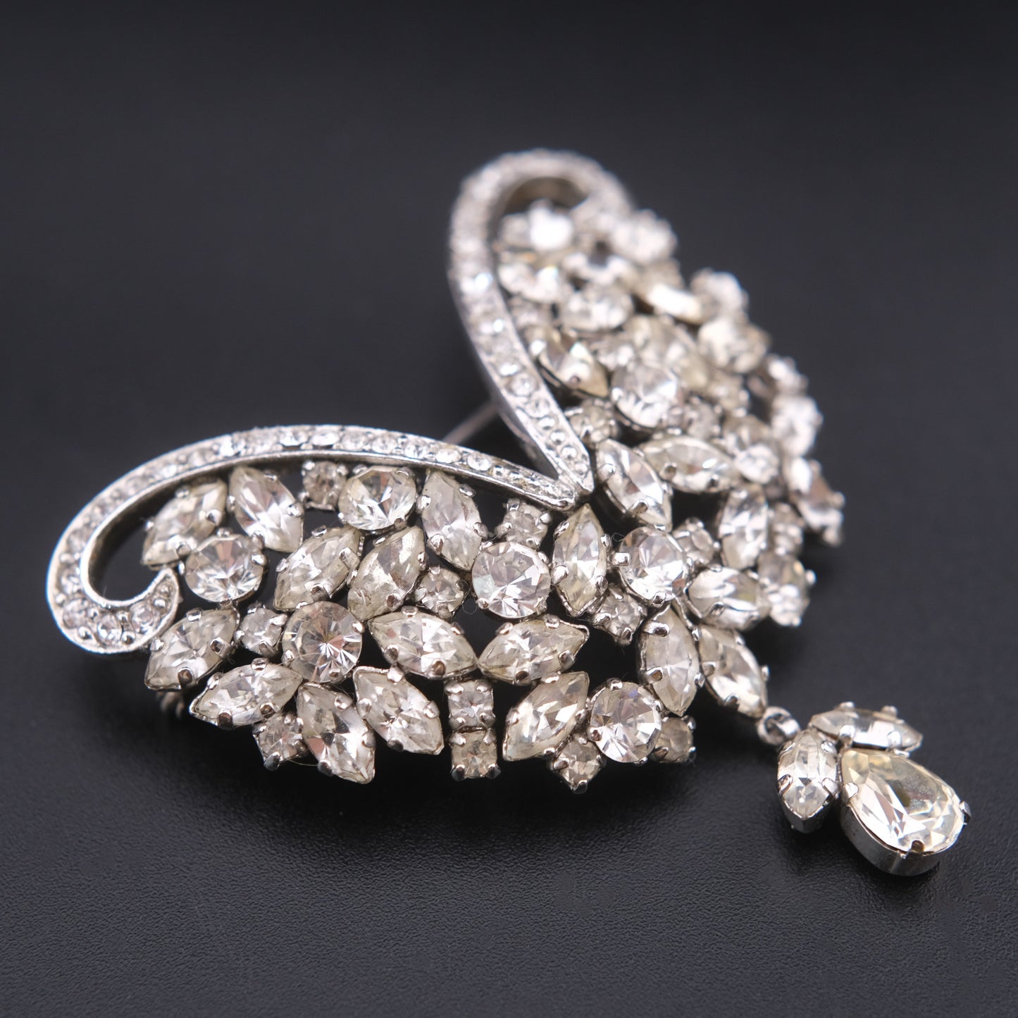 ❤️ Vintage Austria Rhinestone Wing Design Brooch with Dangling Drop