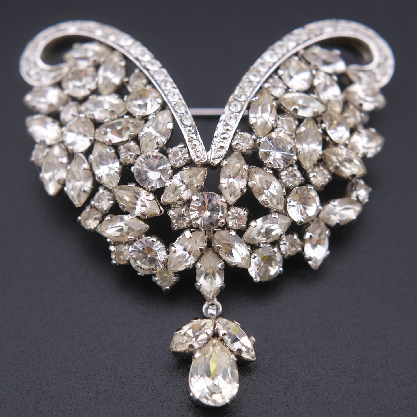 ❤️ Vintage Austria Rhinestone Wing Design Brooch with Dangling Drop
