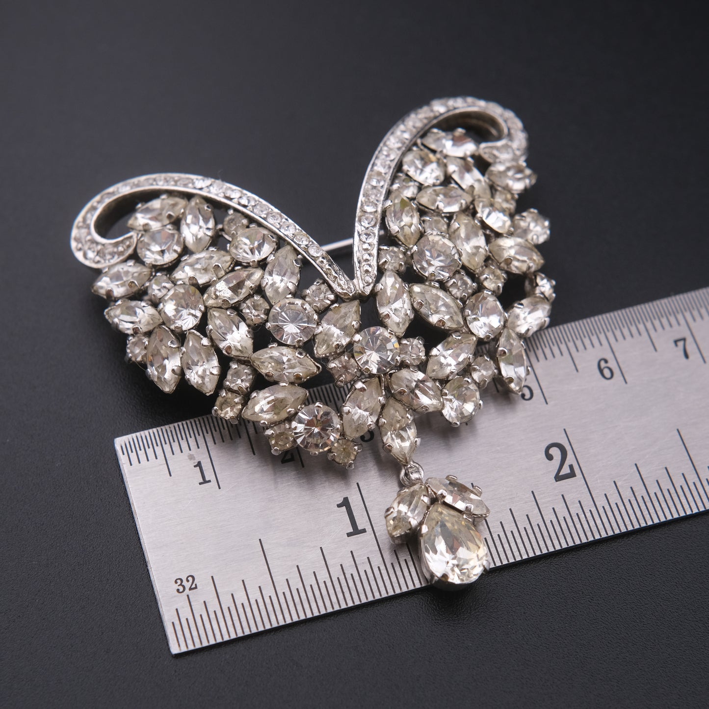 ❤️ Vintage Austria Rhinestone Wing Design Brooch with Dangling Drop