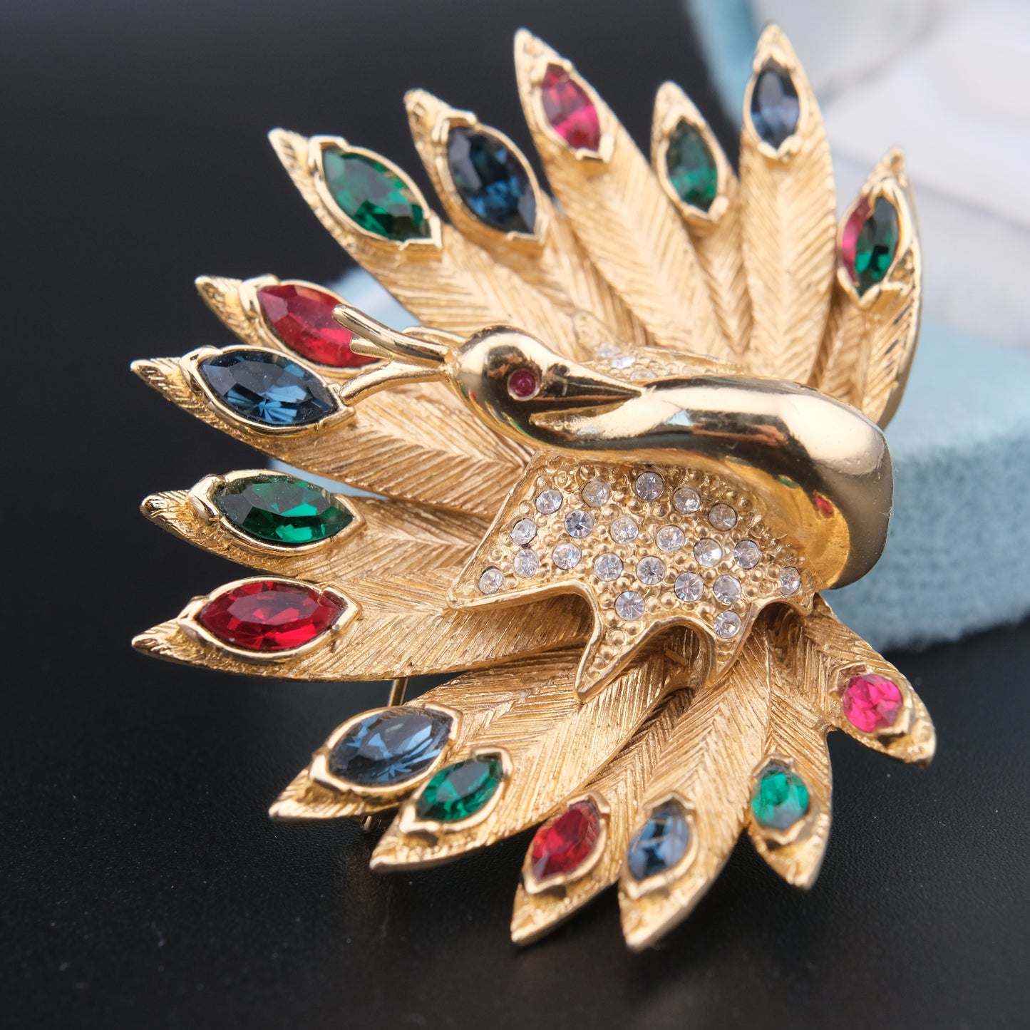 ❤️ Carven Jeweled Peacock Brooch – Gold Tone Multicolor Crystal Fan Design