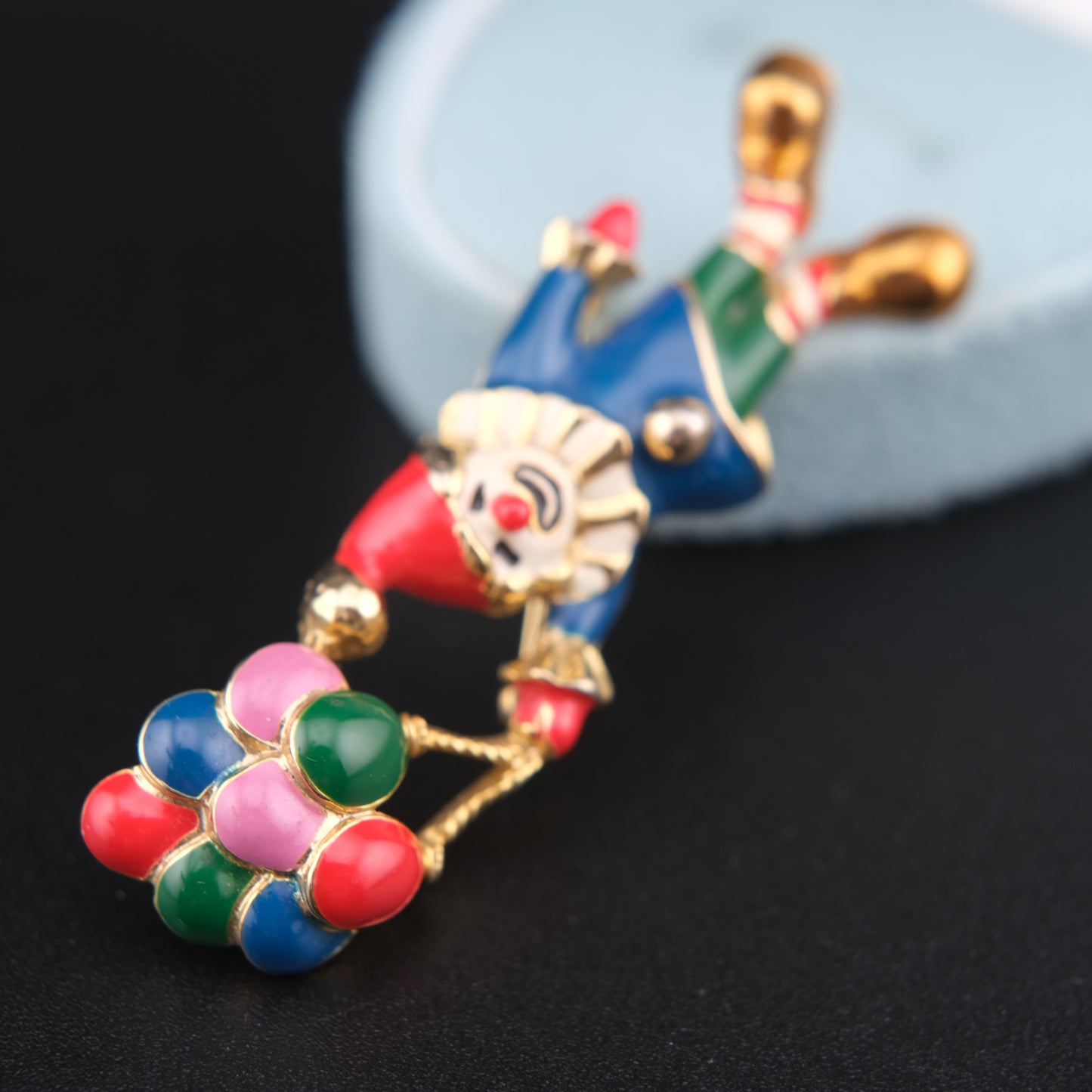 ❤️ Vintage Signed TAT Enamel Clown Balloon Brooch – Gold Tone Whimsical Pin