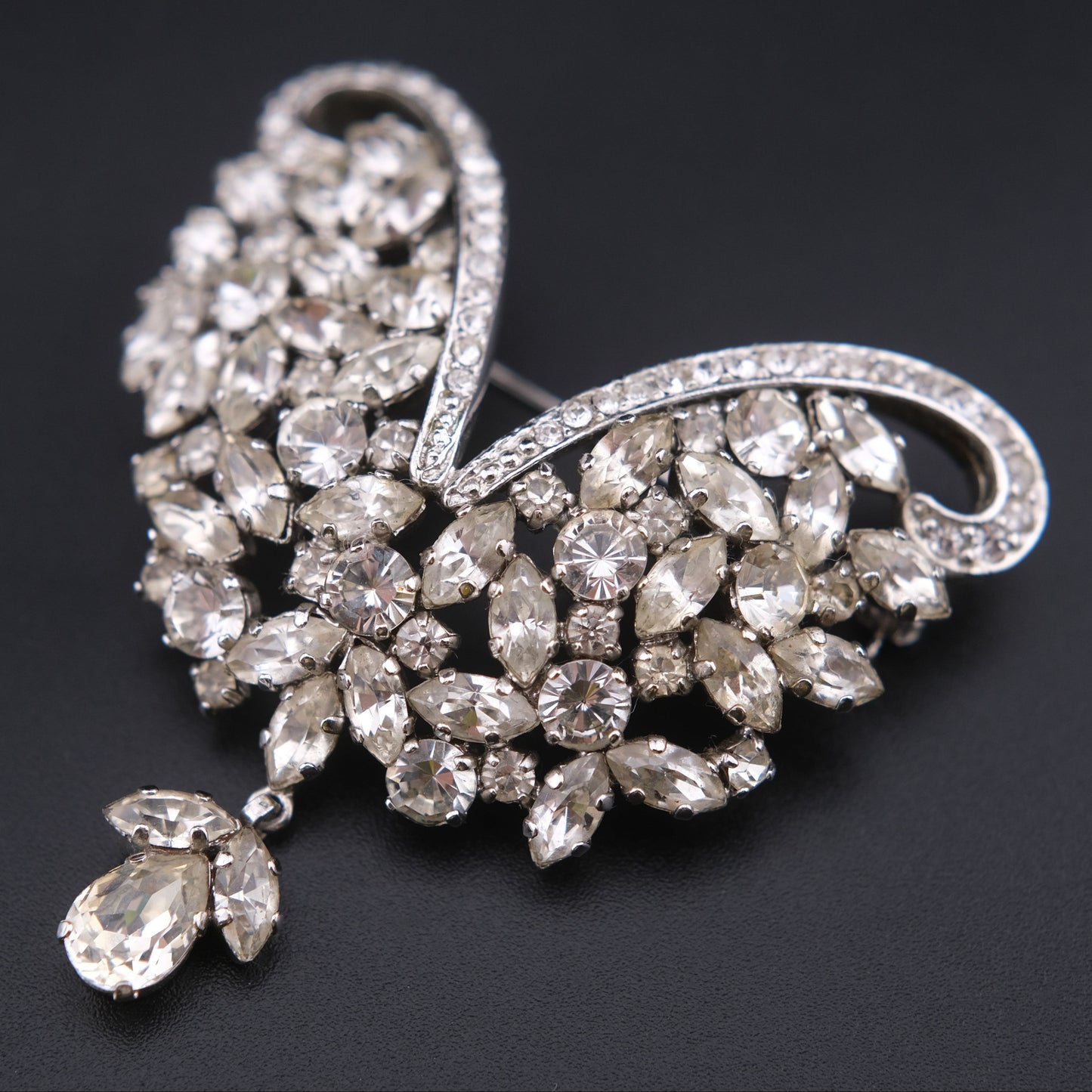 ❤️ Vintage Austria Rhinestone Wing Design Brooch with Dangling Drop