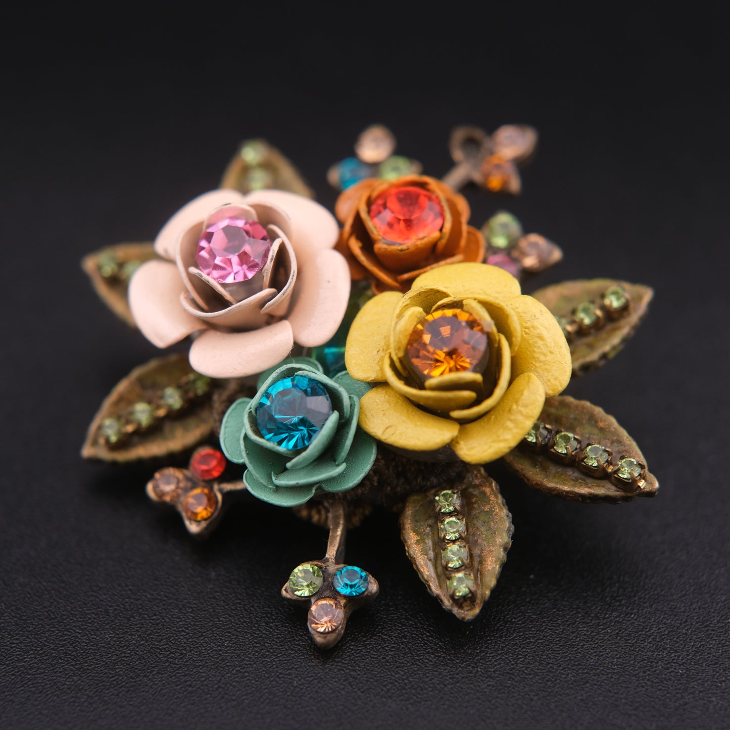 ❤️ Vintage Floral Bouquet Brooch with Rhinestones