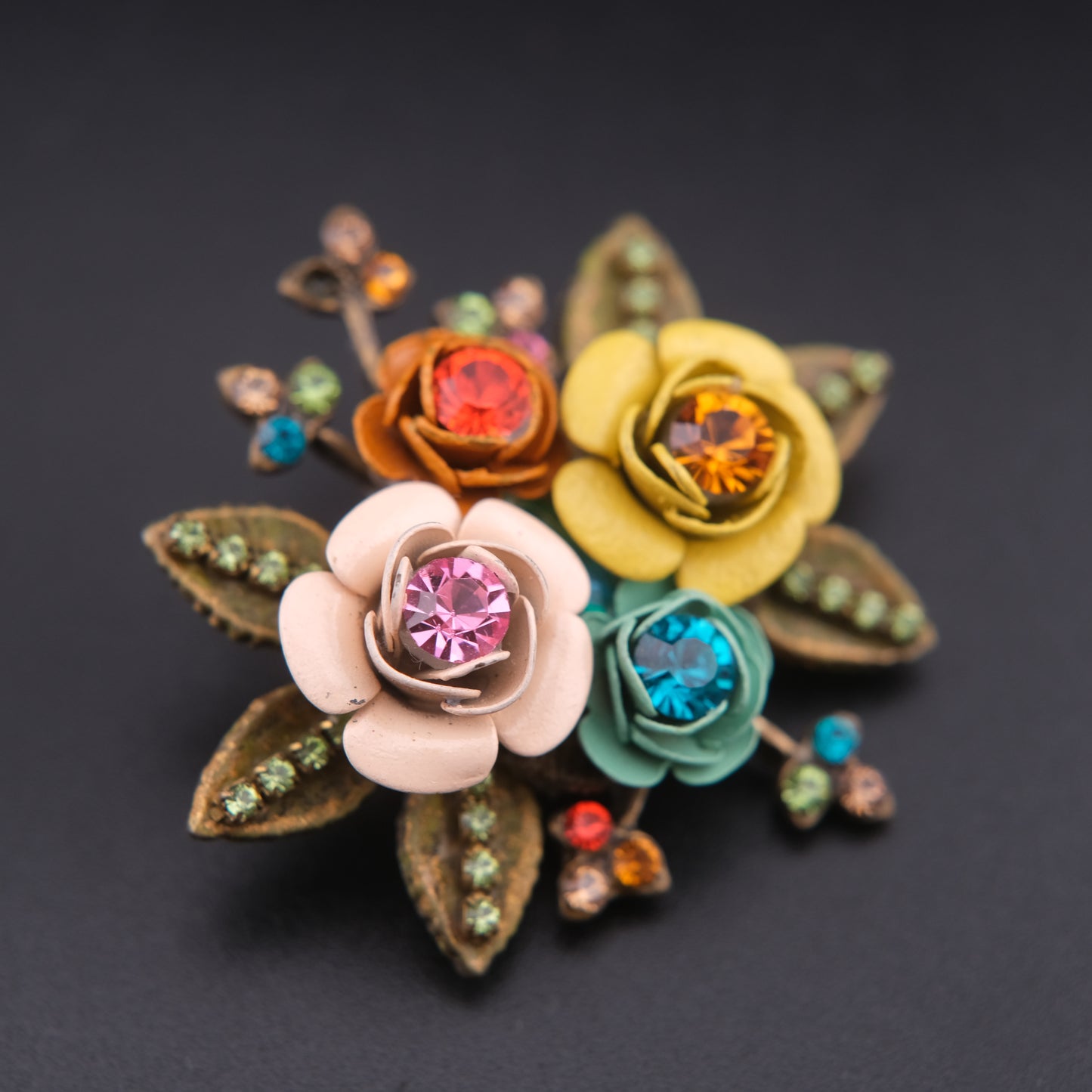 ❤️ Vintage Floral Bouquet Brooch with Rhinestones