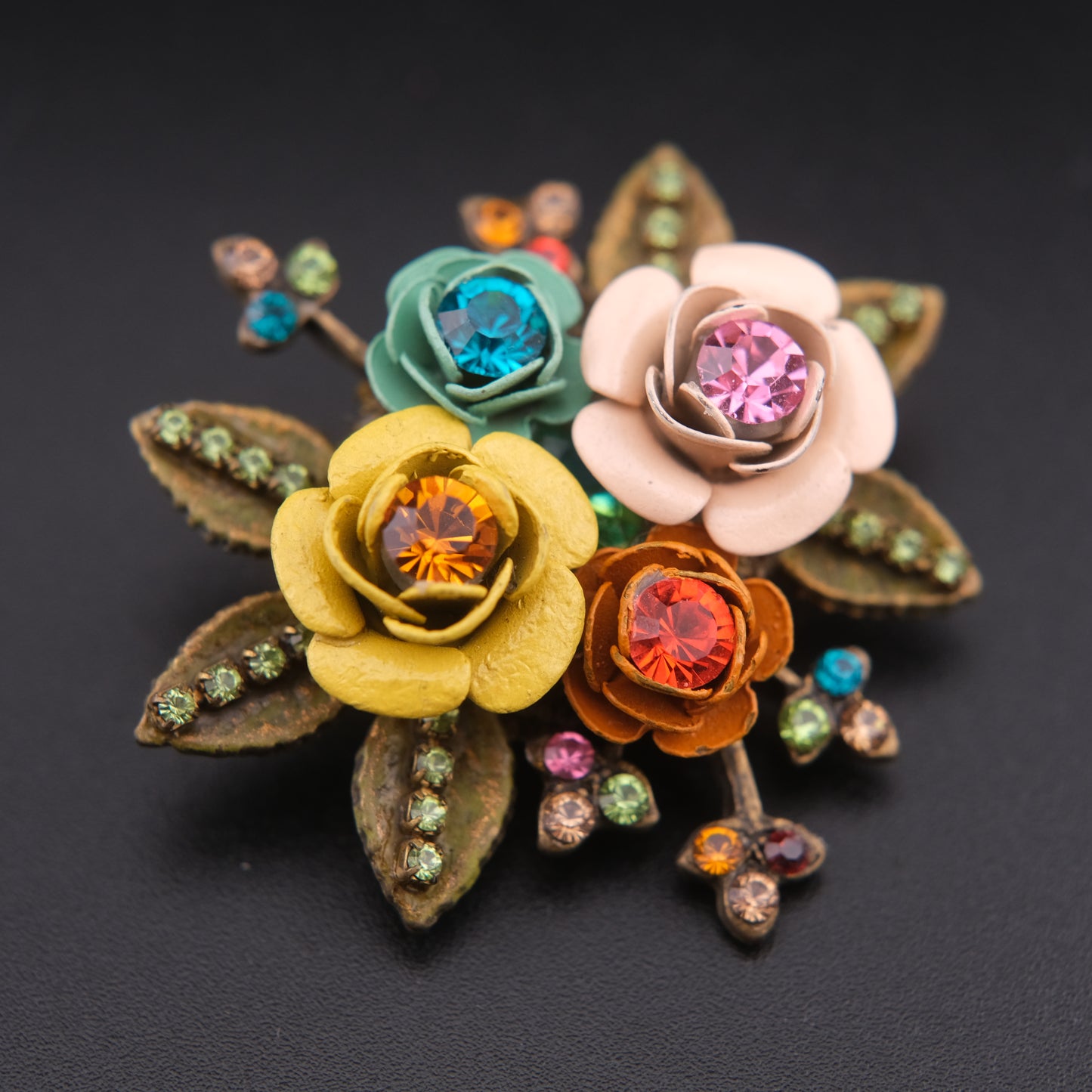 ❤️ Vintage Floral Bouquet Brooch with Rhinestones