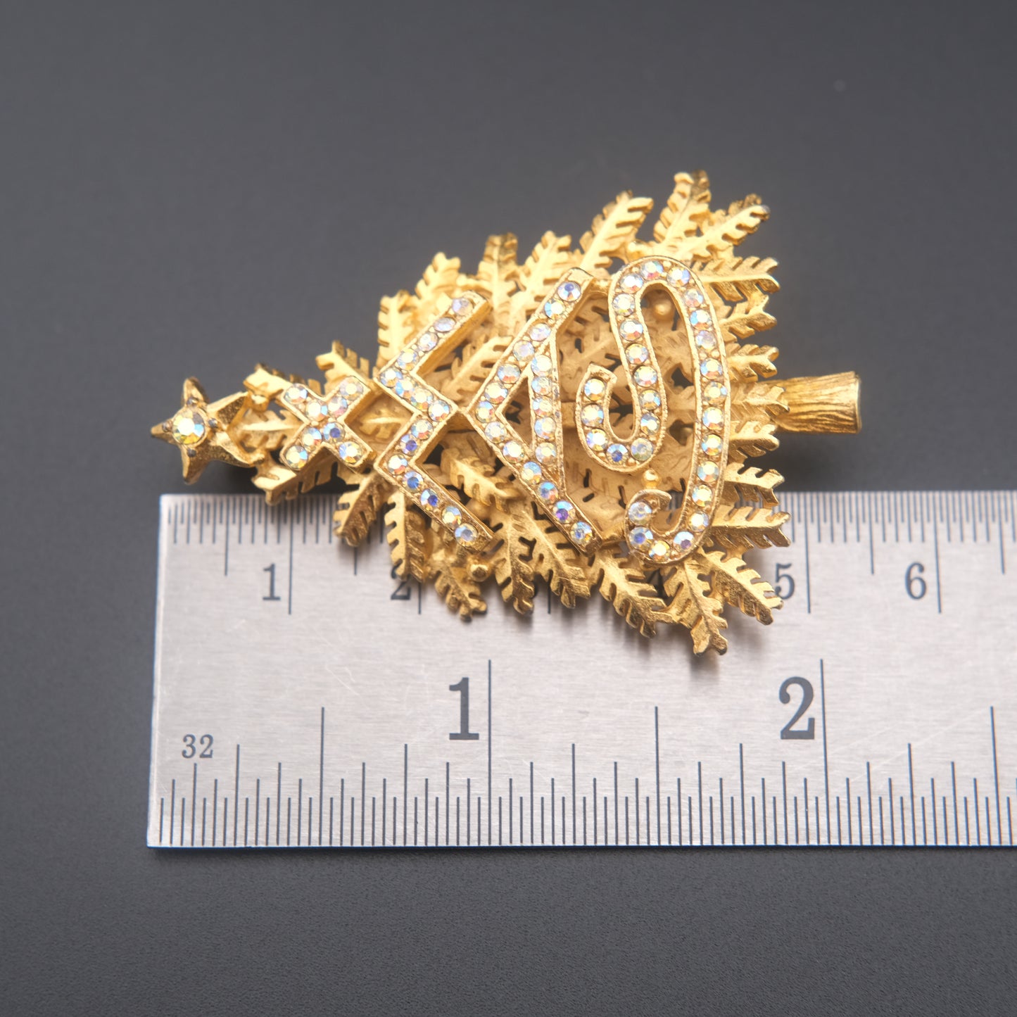 ❤️ Vintage Gold-Tone Christmas Tree Brooch with Aurora Borealis Rhinestones