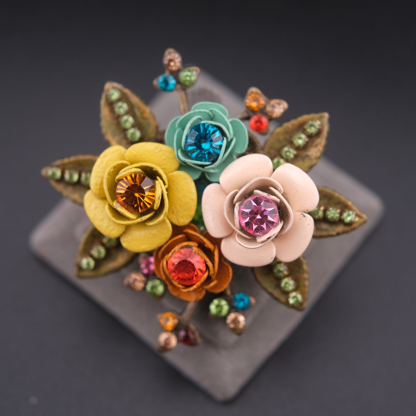 ❤️ Vintage Floral Bouquet Brooch with Rhinestones
