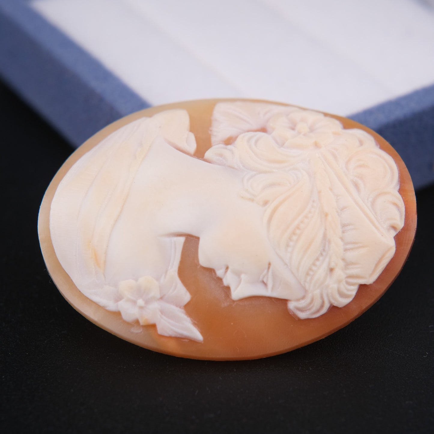 ❤️ Vintage Hand-Carved Shell Cameo – Classical Lady Portrait (Loose)
