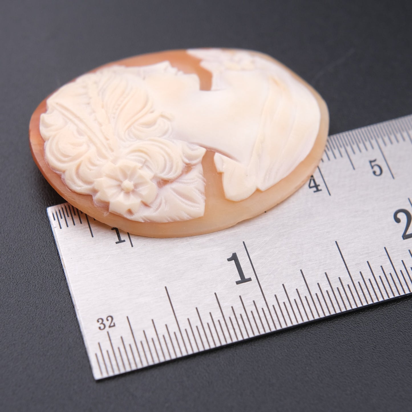 ❤️ Vintage Hand-Carved Shell Cameo – Classical Lady Portrait (Loose)