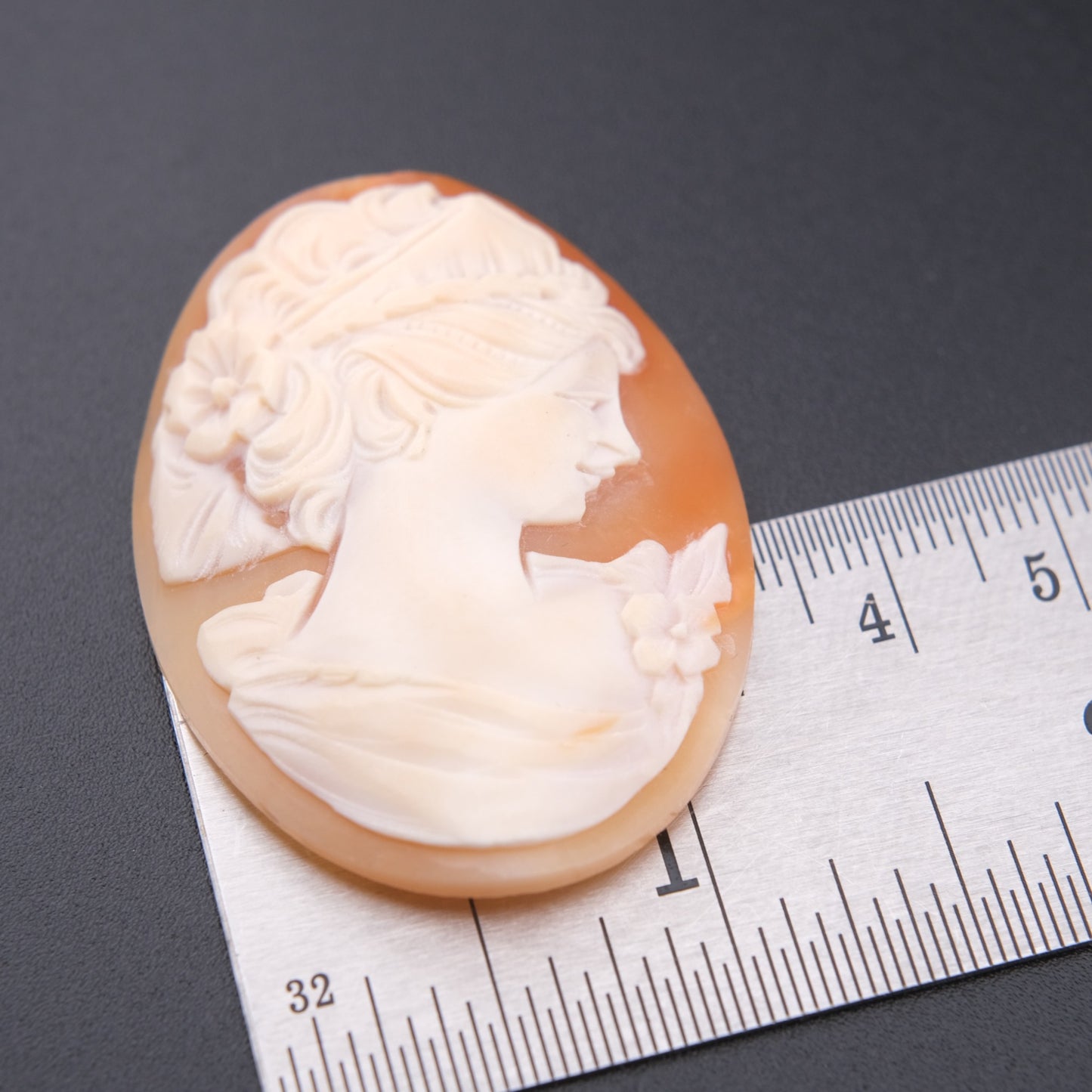 ❤️ Vintage Hand-Carved Shell Cameo – Classical Lady Portrait (Loose)