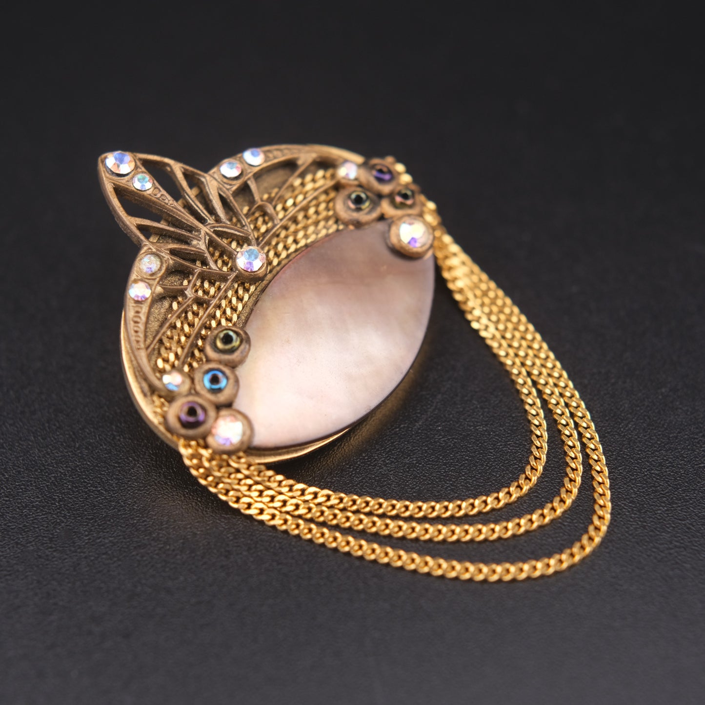 Echt Art Deco Handarbeit Brooch – Mother of Pearl with Gold Chains