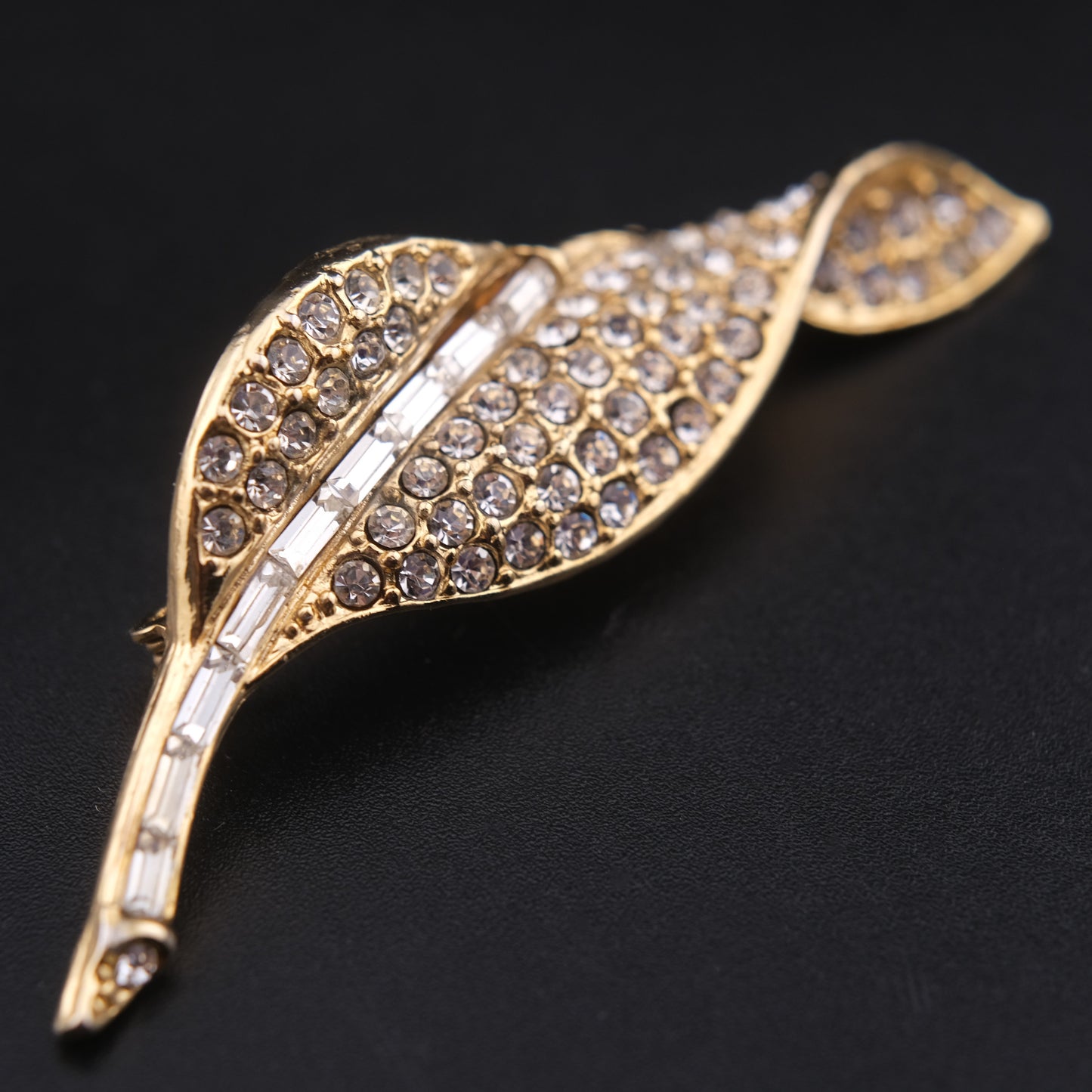 ❤️ Vintage Gold-Tone Rhinestone Leaf Brooch | Elegant Botanical Brooch