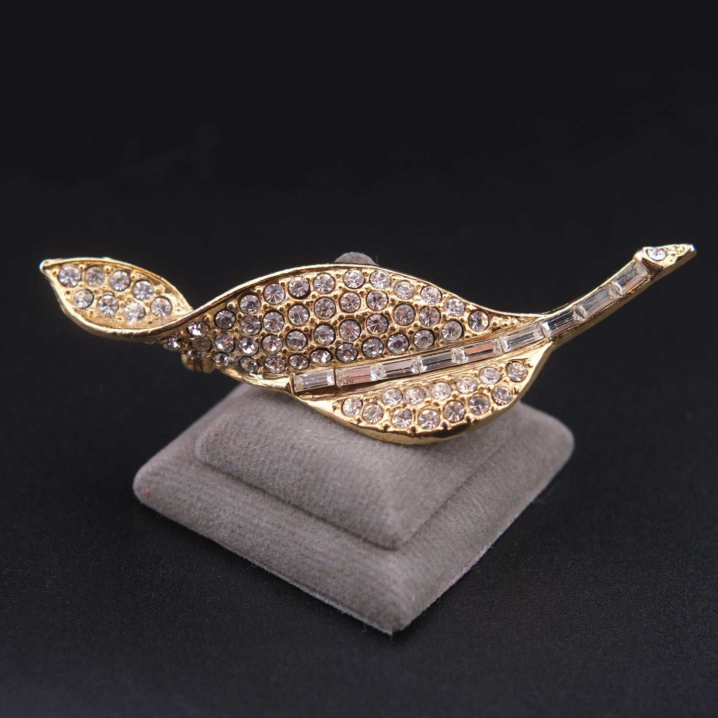 ❤️ Vintage Gold-Tone Rhinestone Leaf Brooch | Elegant Botanical Brooch