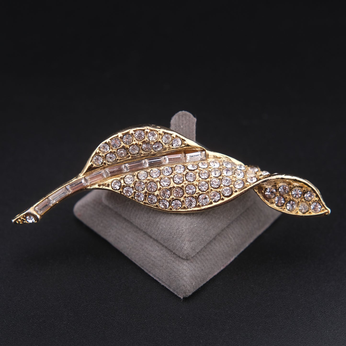 ❤️ Vintage Gold-Tone Rhinestone Leaf Brooch | Elegant Botanical Brooch