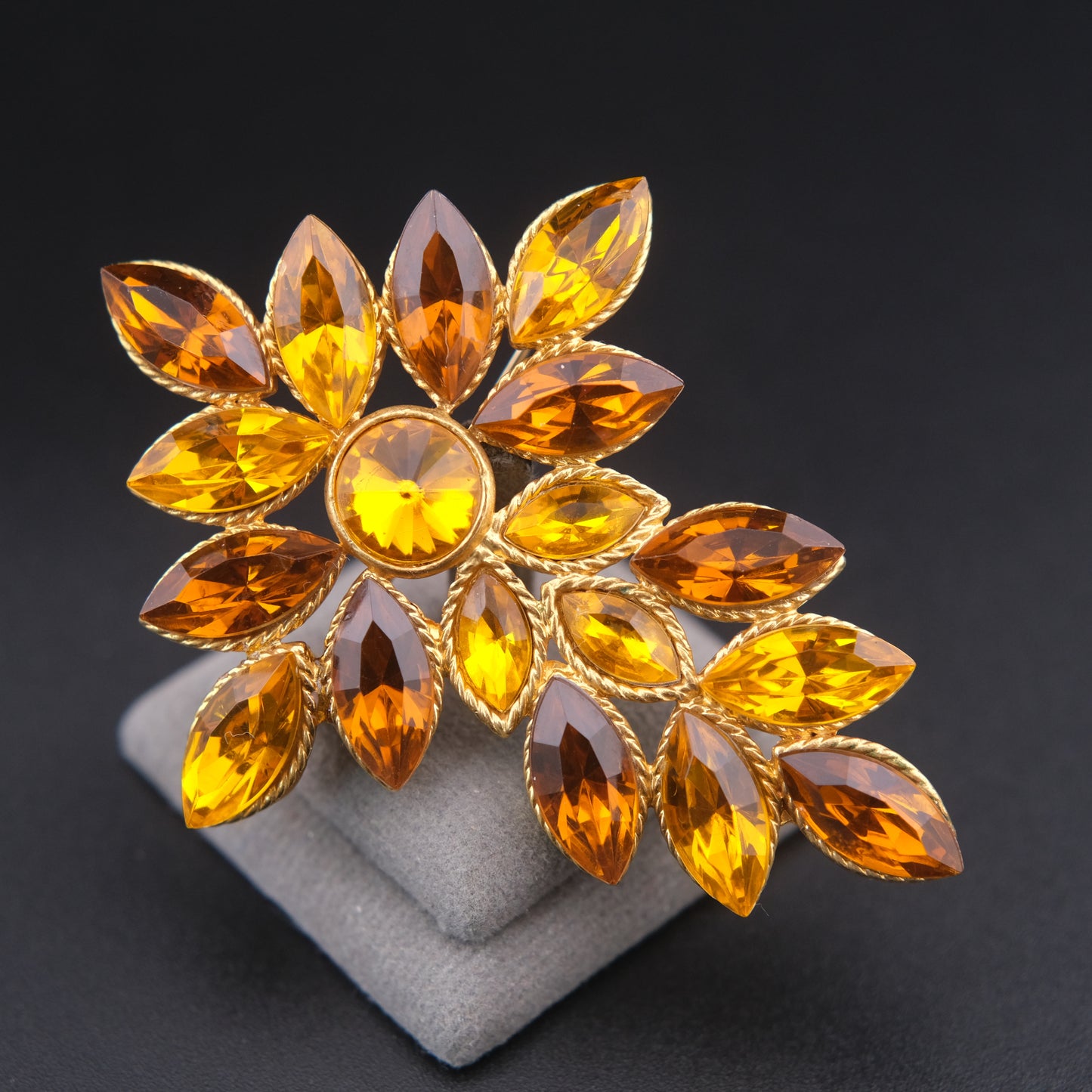❤️ Vintage Amber Rhinestone Leaf Spray Brooch Gold Tone Marquise Design