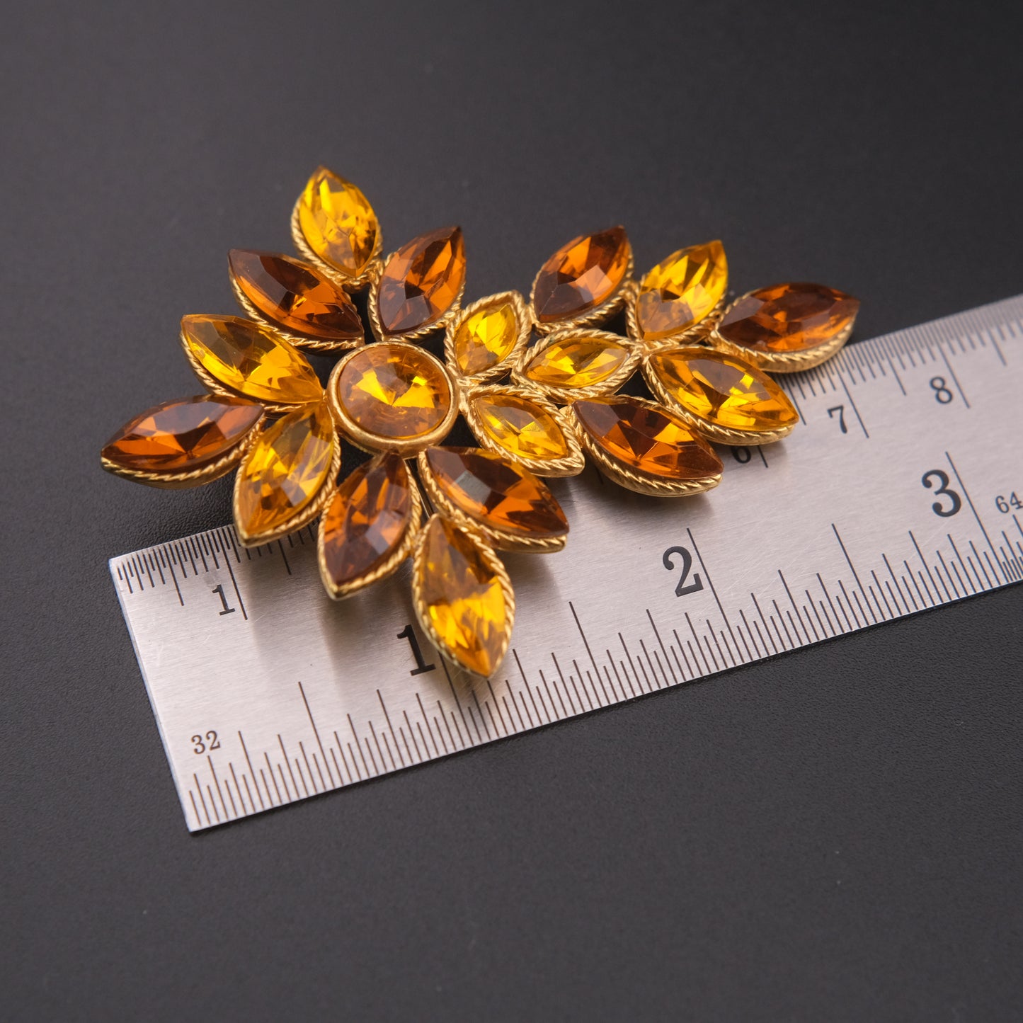 ❤️ Vintage Amber Rhinestone Leaf Spray Brooch Gold Tone Marquise Design