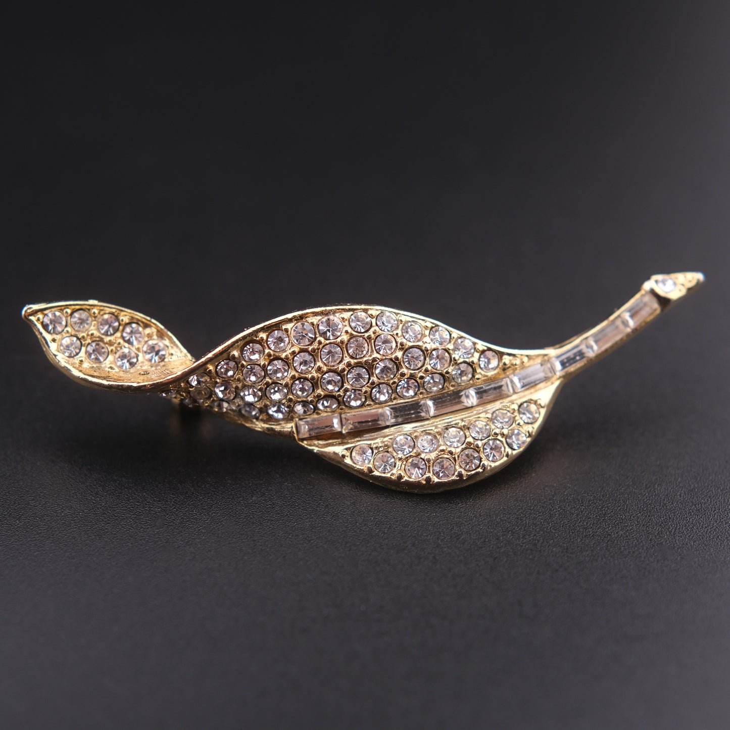 ❤️ Vintage Gold-Tone Rhinestone Leaf Brooch | Elegant Botanical Brooch