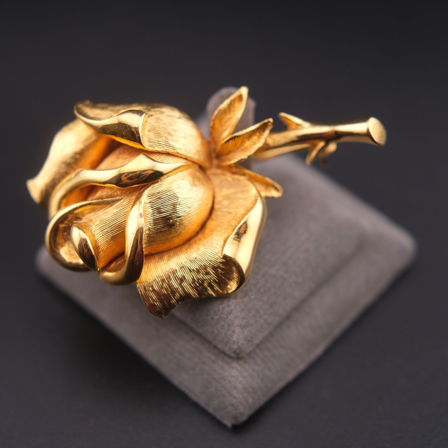 ❤️ Vintage Gold-Tone Rosebud Brooch | Sculptural Floral Rose Pin