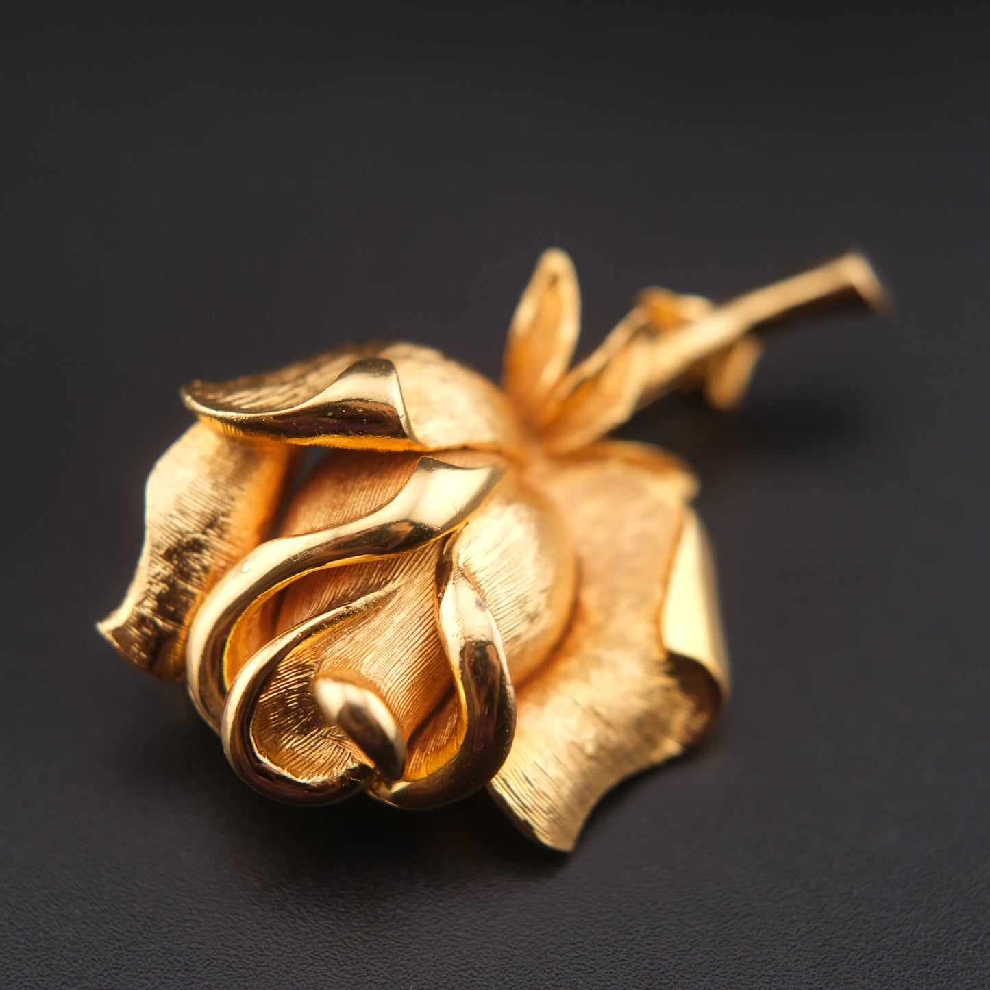 ❤️ Vintage Gold-Tone Rosebud Brooch | Sculptural Floral Rose Pin