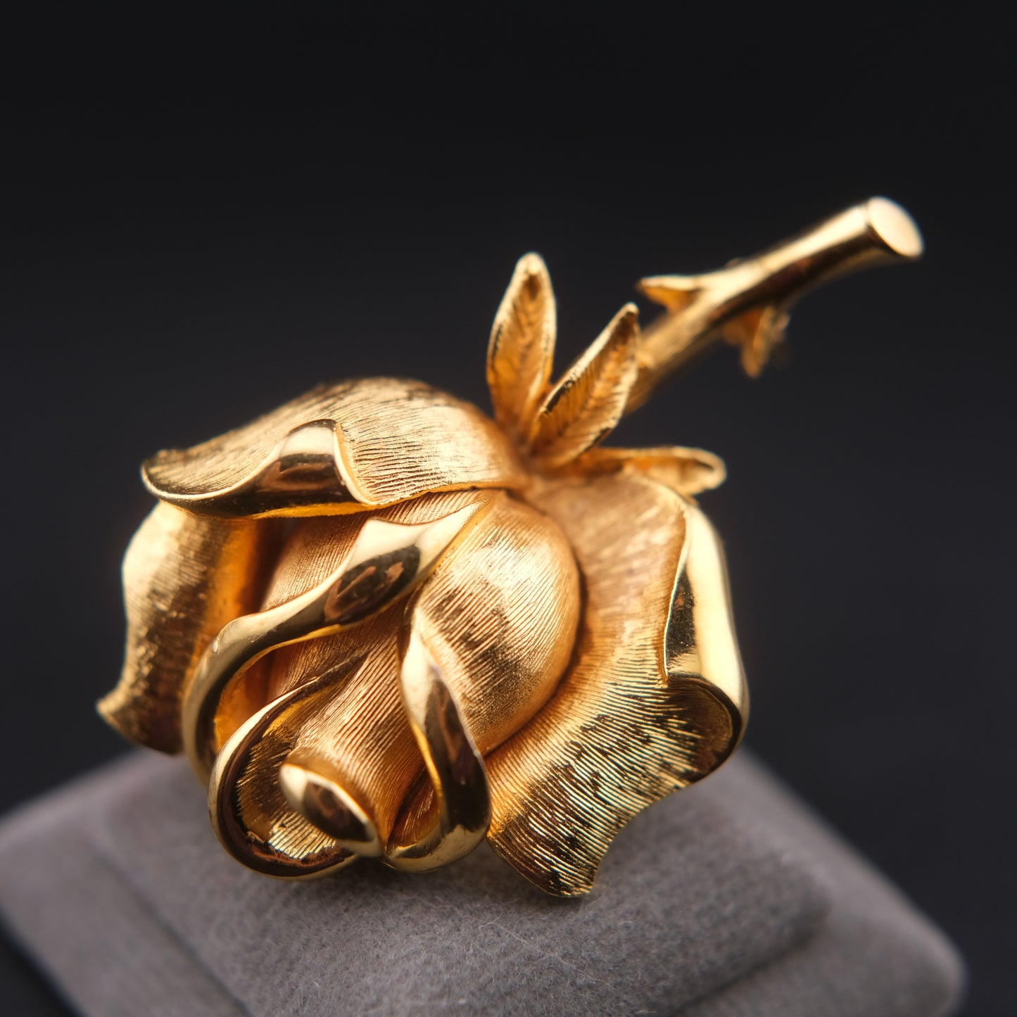 ❤️ Vintage Gold-Tone Rosebud Brooch | Sculptural Floral Rose Pin