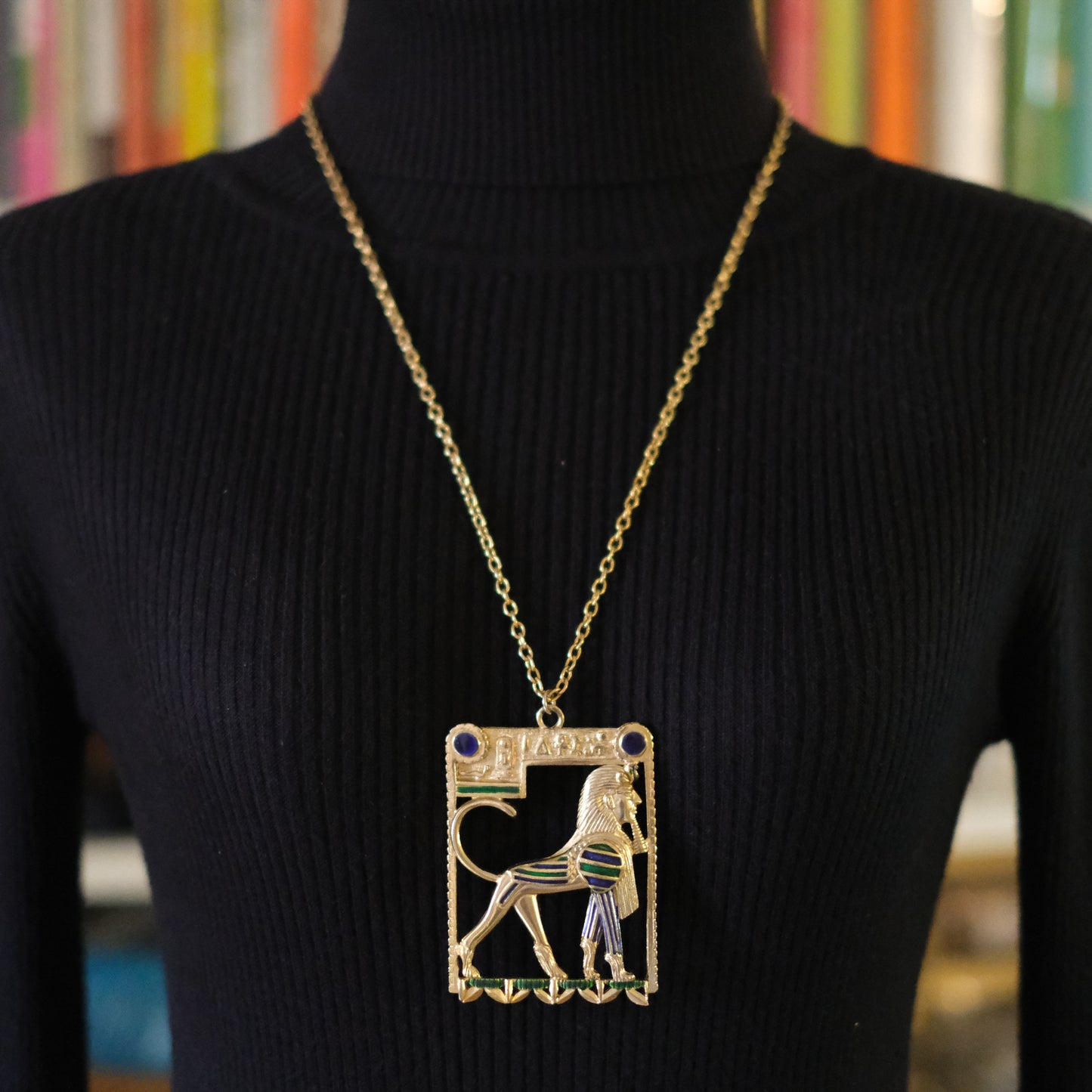 ❤️ Vintage Egyptian Revival Sphinx Pendant Necklace – Gold-Tone with Enamel Inlay