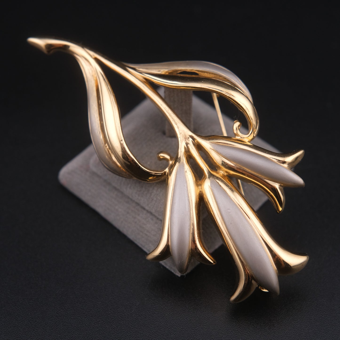 ❤️ Vintage Pierre Cardin Gray Enamel Floral Brooch