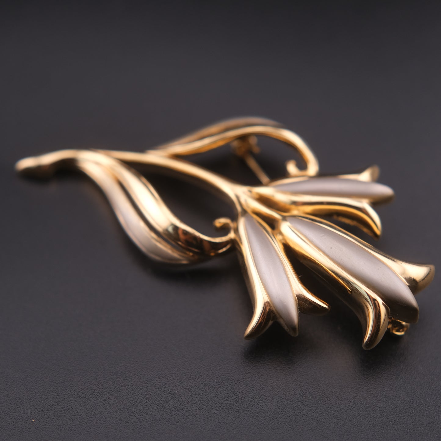 ❤️ Vintage Pierre Cardin Gray Enamel Floral Brooch