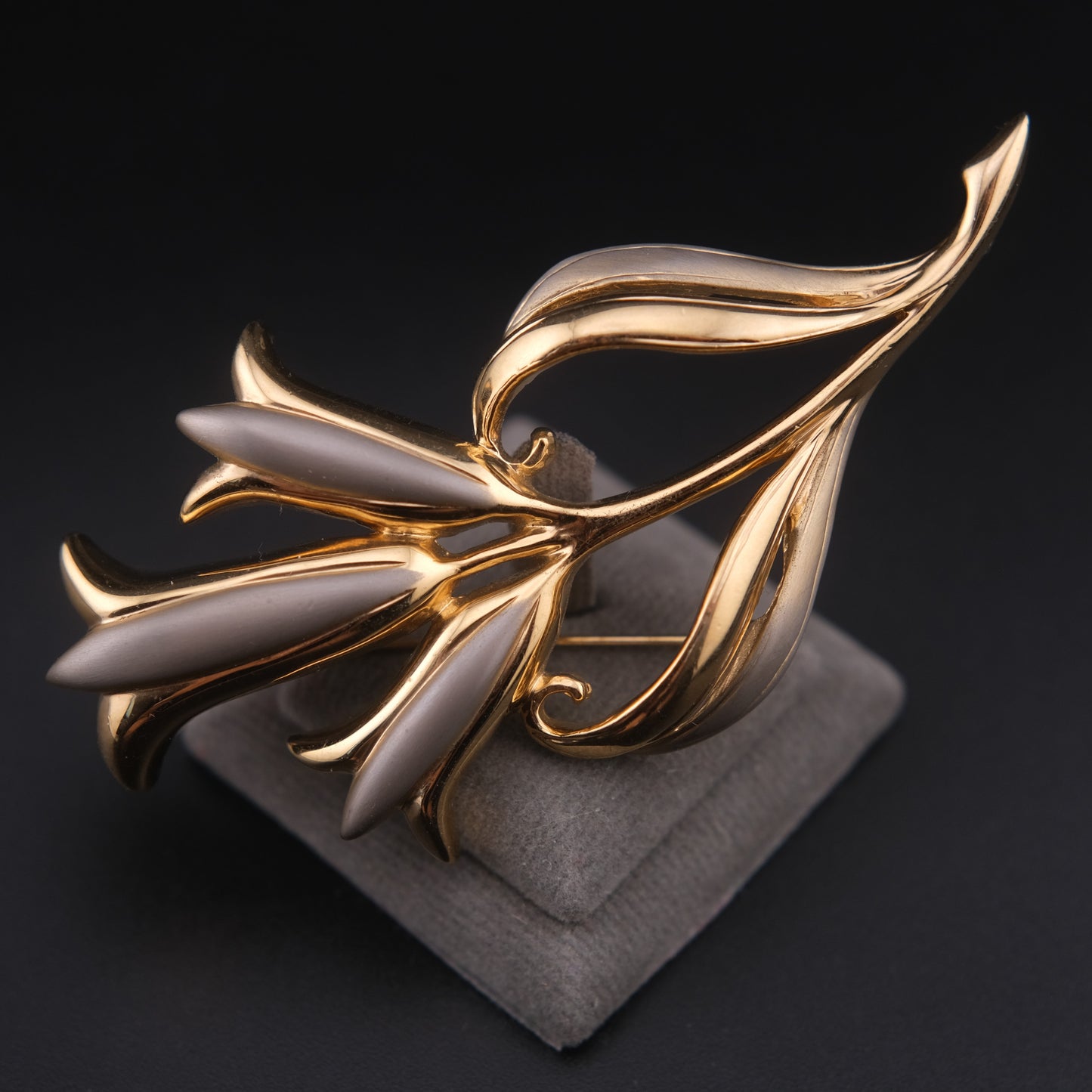 ❤️ Vintage Pierre Cardin Gray Enamel Floral Brooch