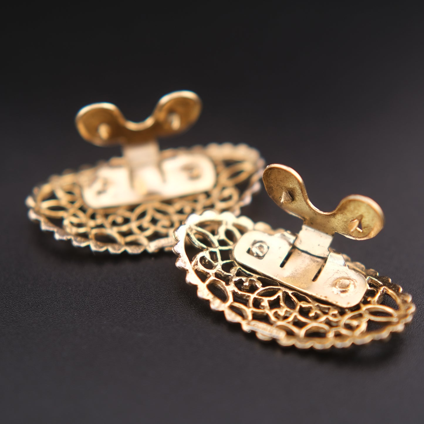 ❤️ Vintage Musi Shoe Clips Gold Tone Filigree Oval Lace Design Pair