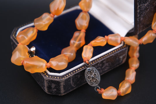 ✨ Chinese Vintage Carnelian Necklace – Hand-Knotted Natural Gemstone with Silver Filigree Clasp ✨