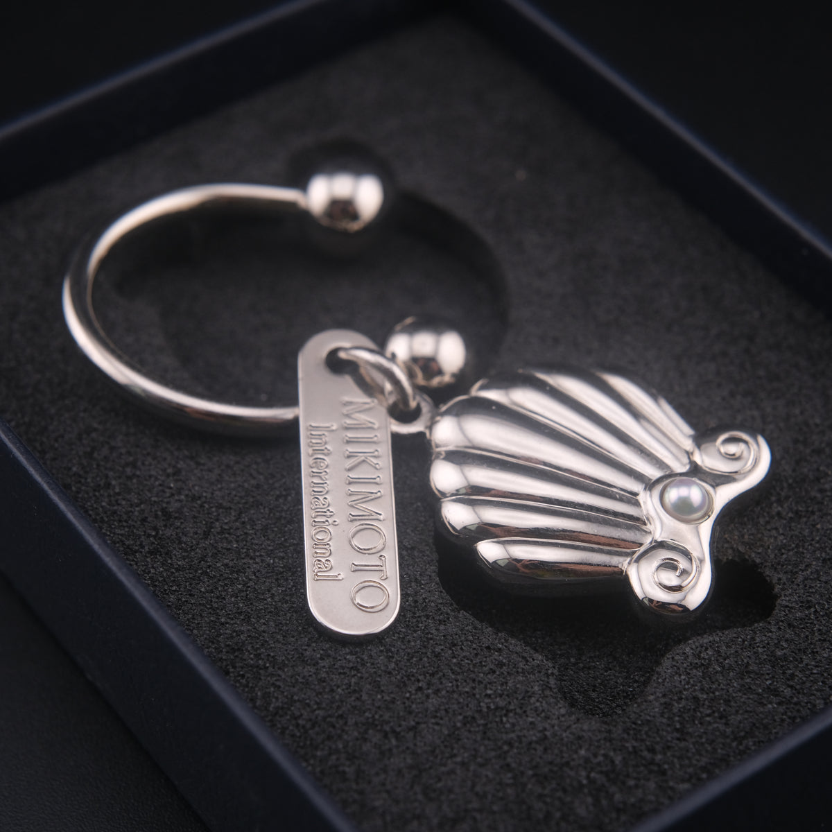 ❤️ Vintage Mikimoto International Pearl Shell Keychain – Original Box