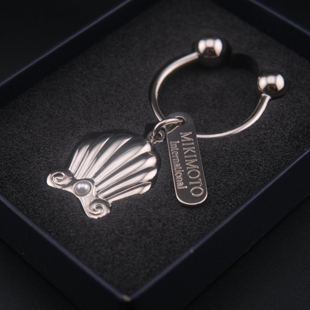 ❤️ Vintage Mikimoto International Pearl Shell Keychain – Original Box