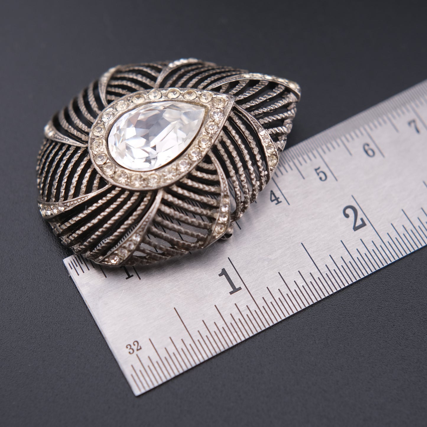 ❤️ Vintage Carolee Rhinestone Swirl Brooch with Teardrop Crystal