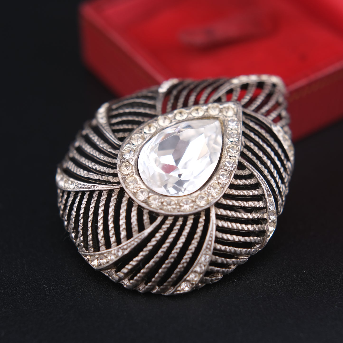 ❤️ Vintage Carolee Rhinestone Swirl Brooch with Teardrop Crystal