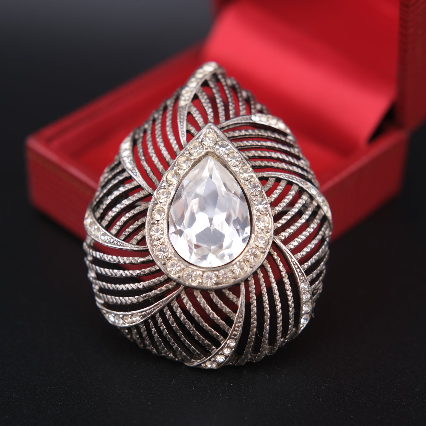 ❤️ Vintage Carolee Rhinestone Swirl Brooch with Teardrop Crystal