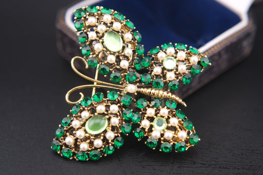 Vintage Weiss Butterfly Brooch – Green Rhinestones & Faux Pearls in Gold Tone