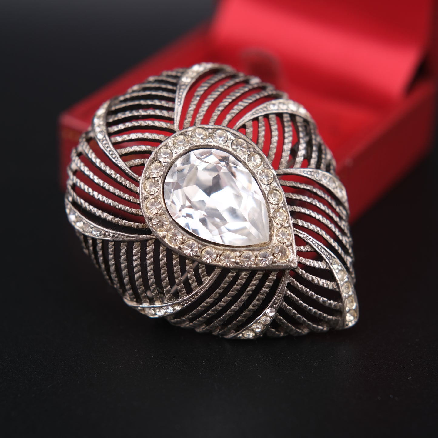 ❤️ Vintage Carolee Rhinestone Swirl Brooch with Teardrop Crystal