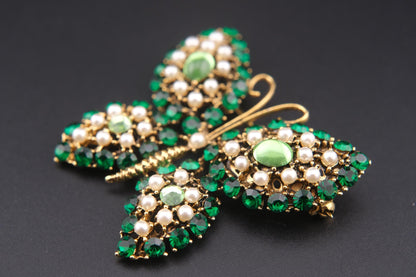 Vintage Weiss Butterfly Brooch – Green Rhinestones & Faux Pearls in Gold Tone