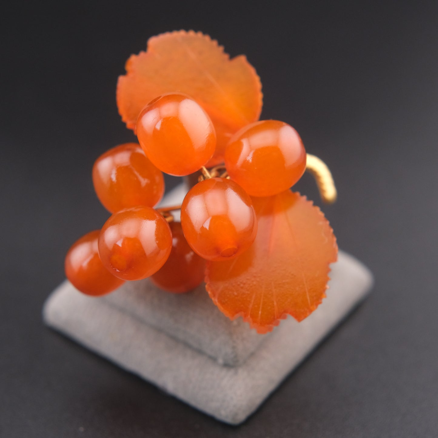 ❤️ Vintage Baltic Amber Grape Cluster Brooch – Hand Carved Leaves, 9ЯК Mark