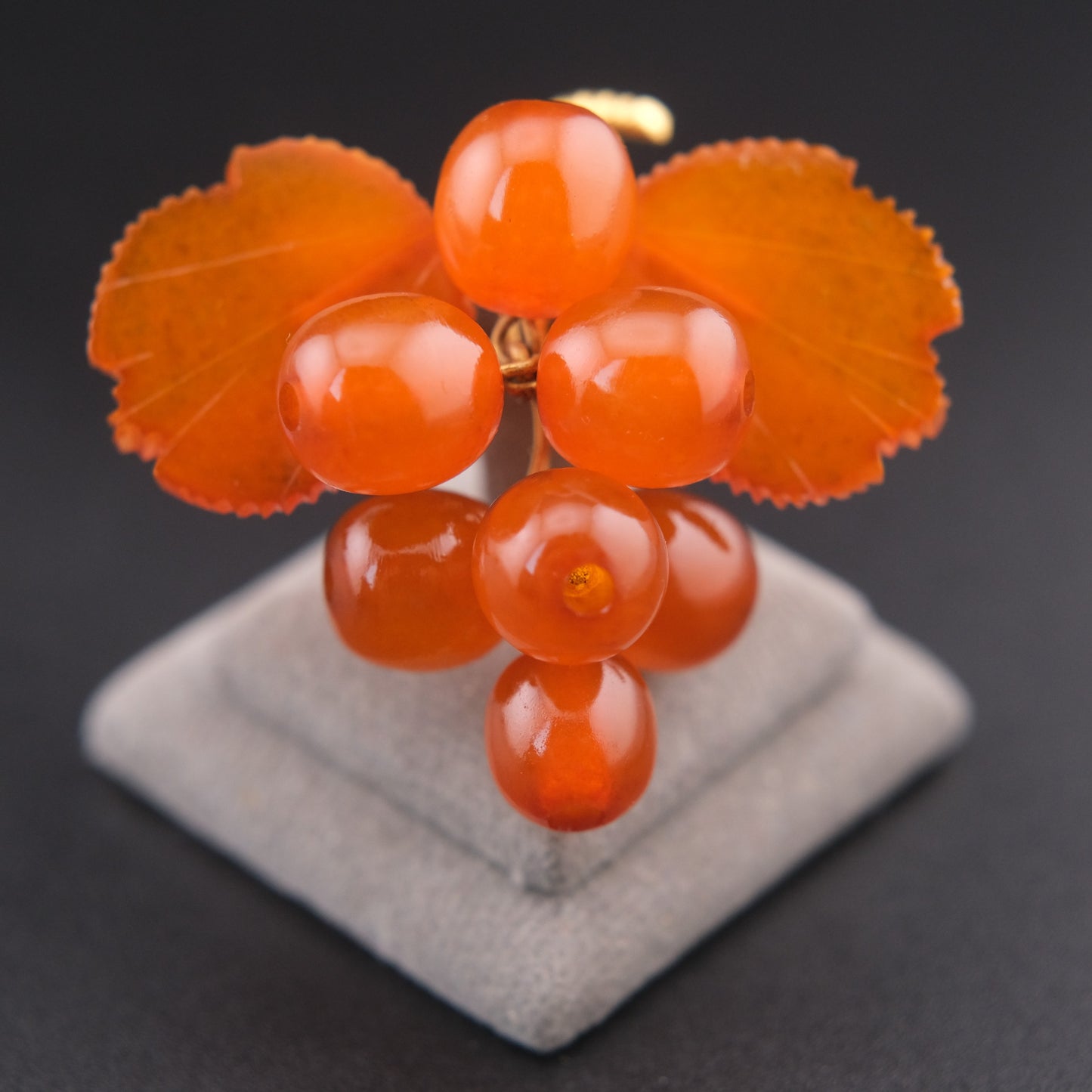 ❤️ Vintage Baltic Amber Grape Cluster Brooch – Hand Carved Leaves, 9ЯК Mark