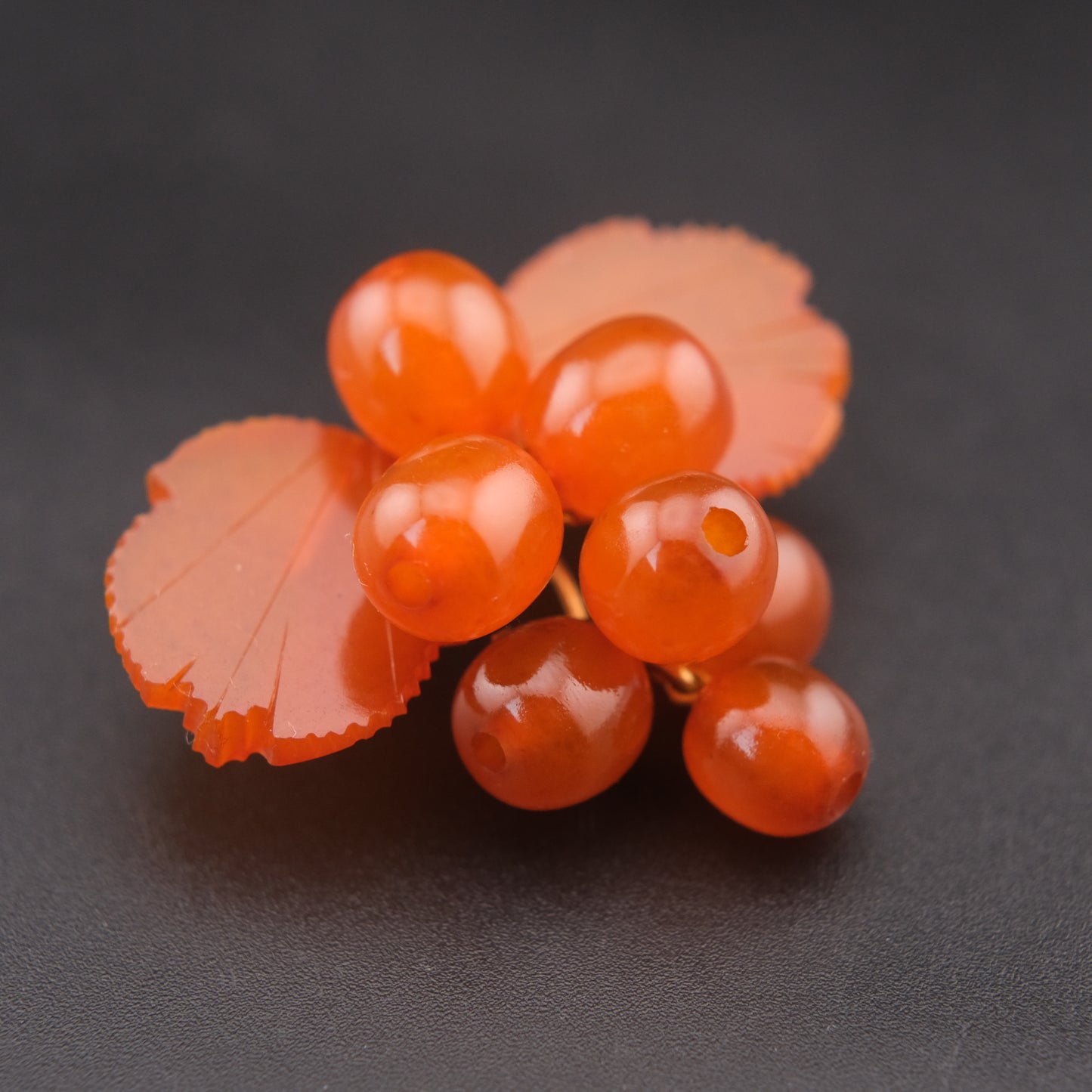 ❤️ Vintage Baltic Amber Grape Cluster Brooch – Hand Carved Leaves, 9ЯК Mark