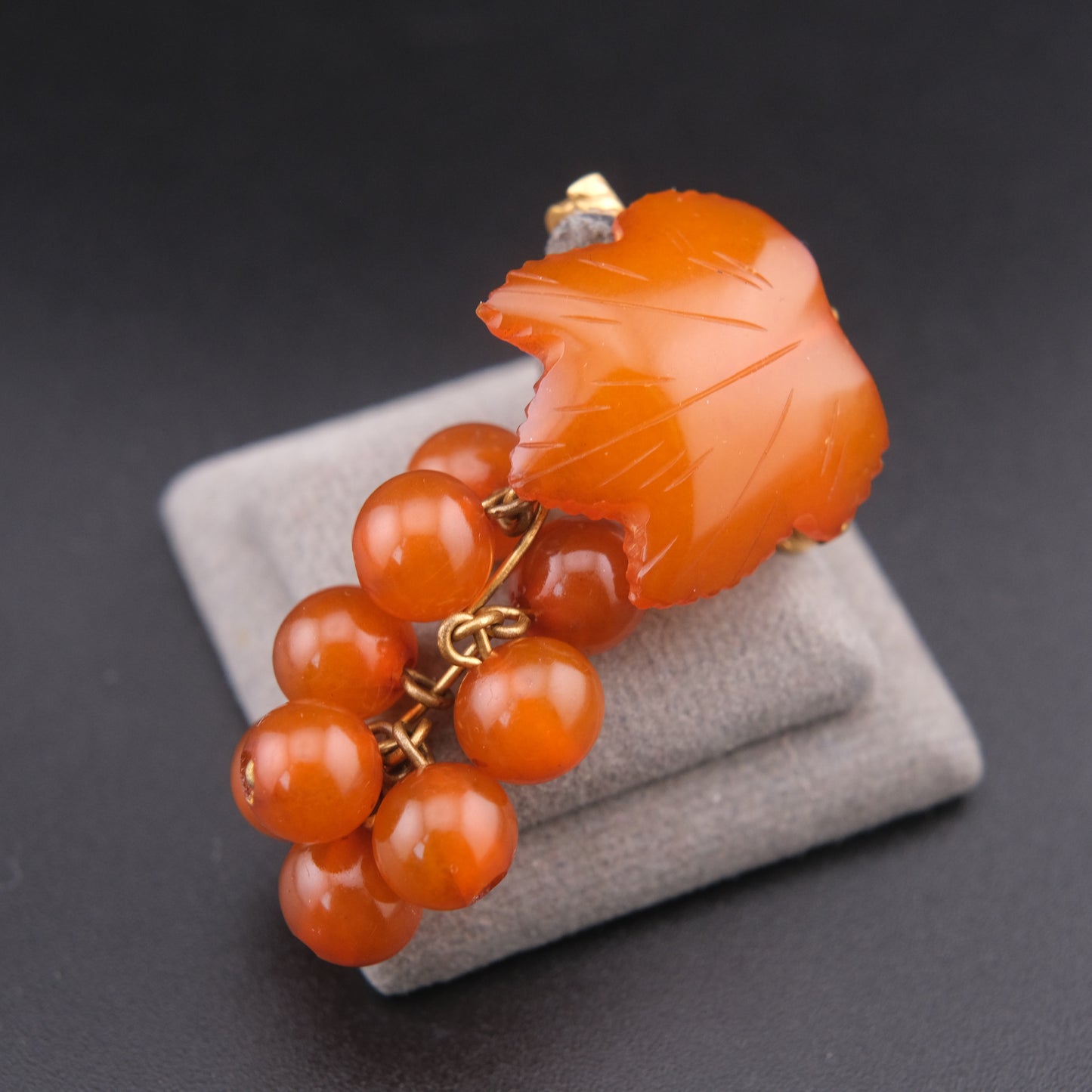 ❤️ Vintage Baltic Amber Grape Brooch USSR 2ЯК Mark Carved Leaf Cluster