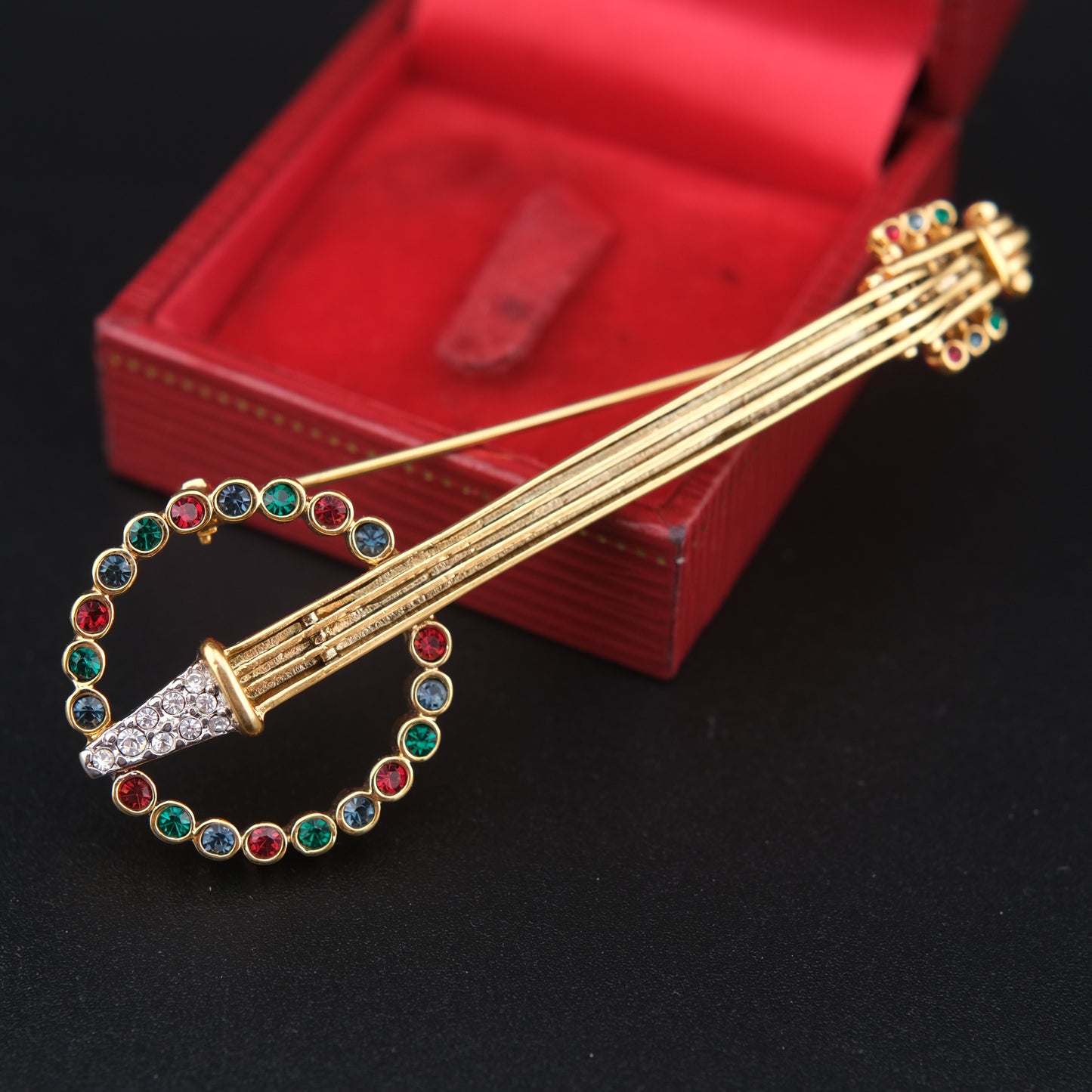 ❤️ Vintage Keyes Banjo Rhinestone Brooch – Signed – 3" Musical Motif