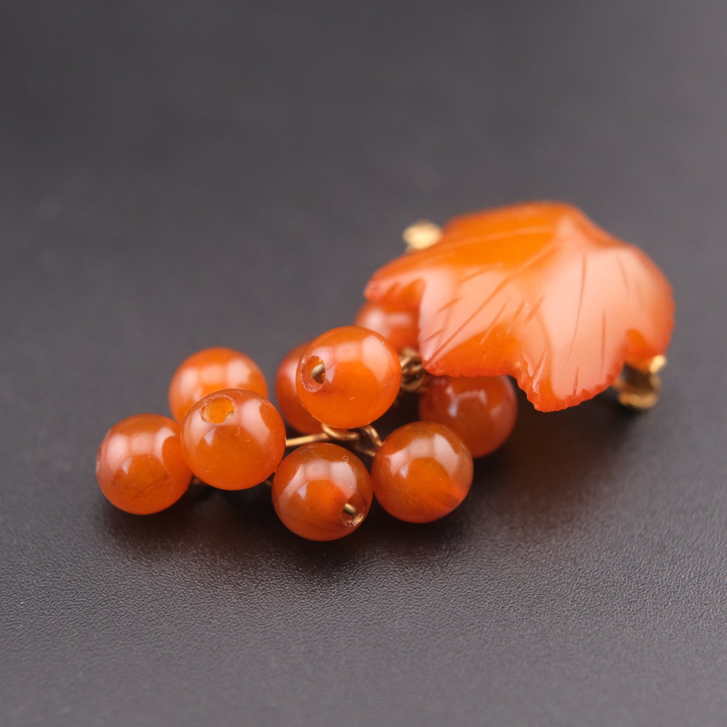 ❤️ Vintage Baltic Amber Grape Brooch USSR 2ЯК Mark Carved Leaf Cluster